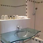 Hébergement de vacances Dans Le Cantal Dans La Vallée De La Maronne *
