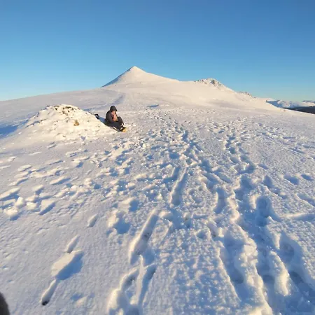 Dans Le Cantal Dans La Vallée De La Maronne Hébergement de vacances *