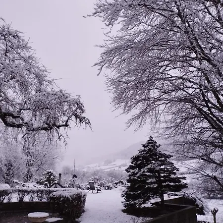 Dans Le Cantal Dans La Vallee De La Maronne Saint-Martin-Valmeroux