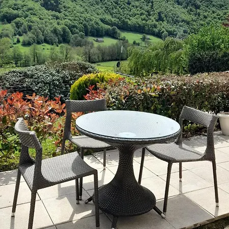 Dans Le Cantal Dans La Vallee De La Maronne * Saint-Martin-Valmeroux