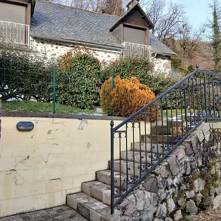 Dans Le Cantal Dans La Vallée De La Maronne Hébergement de vacances *
